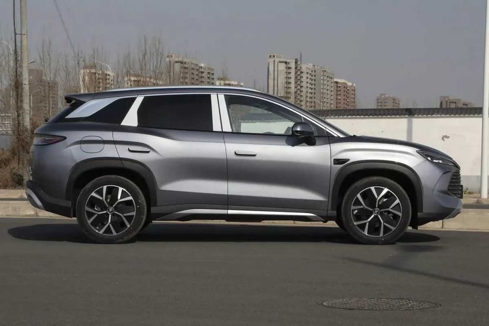 2025 BYD Song L DMi Beyond edition