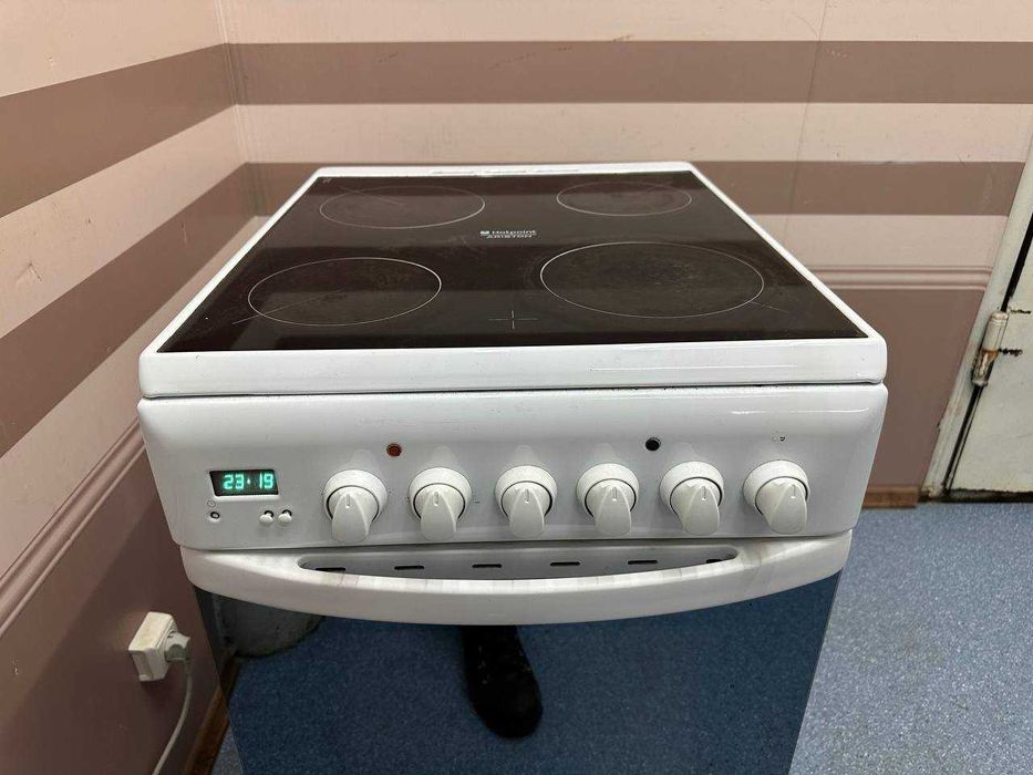 Плита електрична Hotpoin Ariston CUCINA C3VM5 склокераміка м.Шулявська