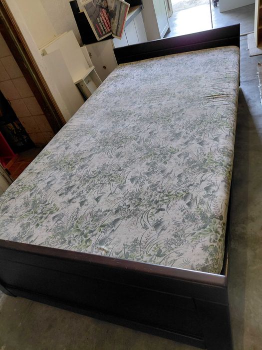 Cama Individual em Madeira com Estrado e Colchão