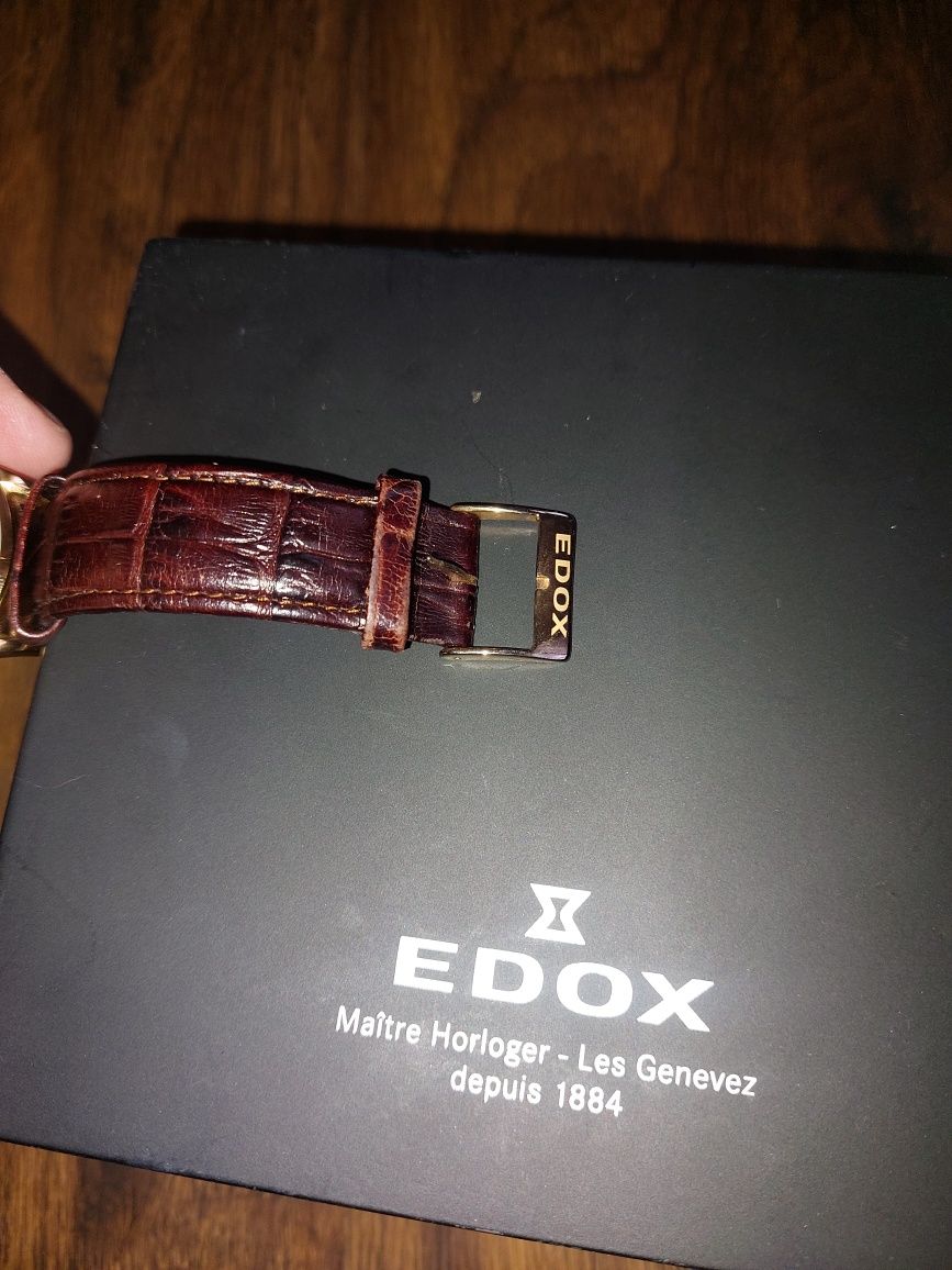 Продам стильные часы Edox