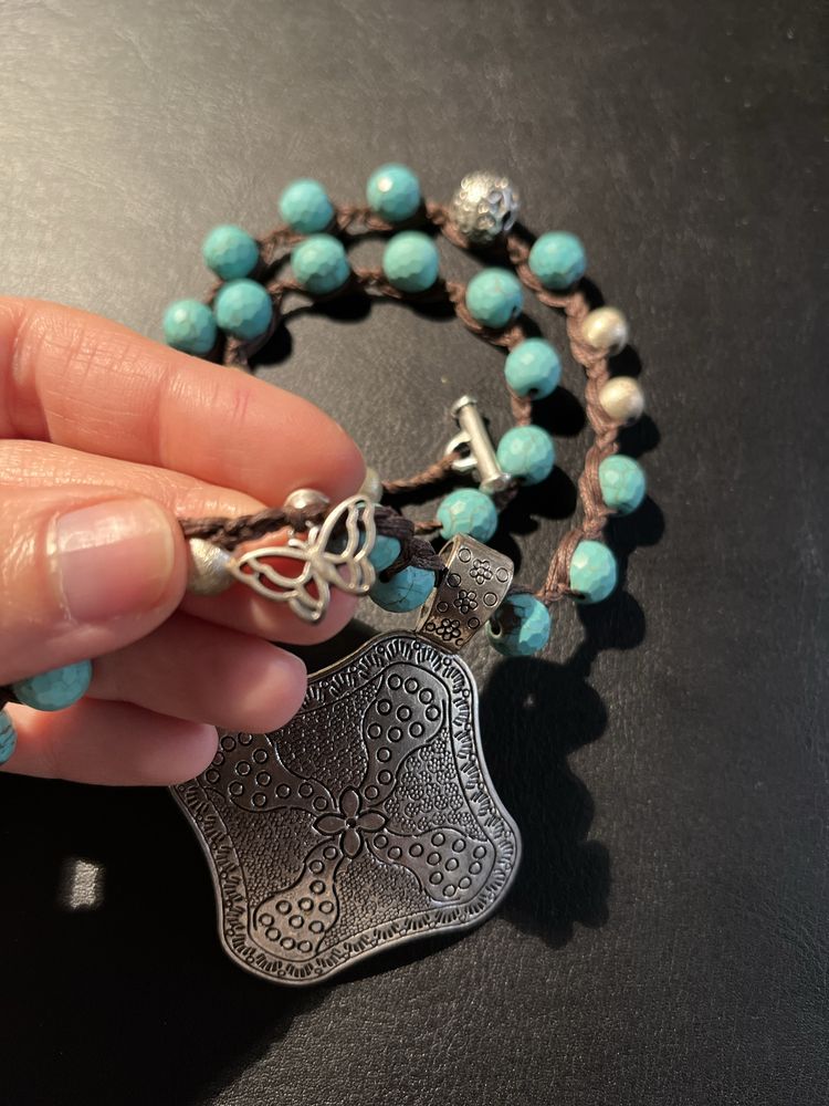 Colar LEVEZA azul/prata com medalhão