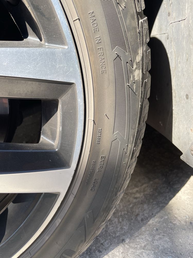 Goodyear ultragrip perfomance R17 215 55