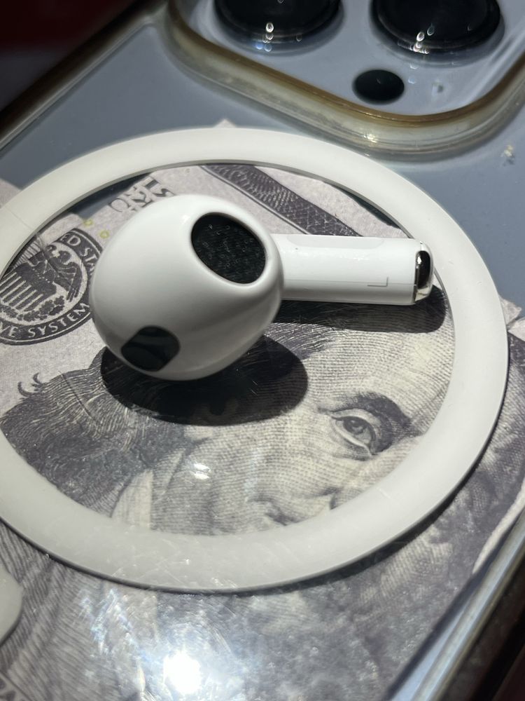 Продам навушник AirPods 3 ліве один без кейсу