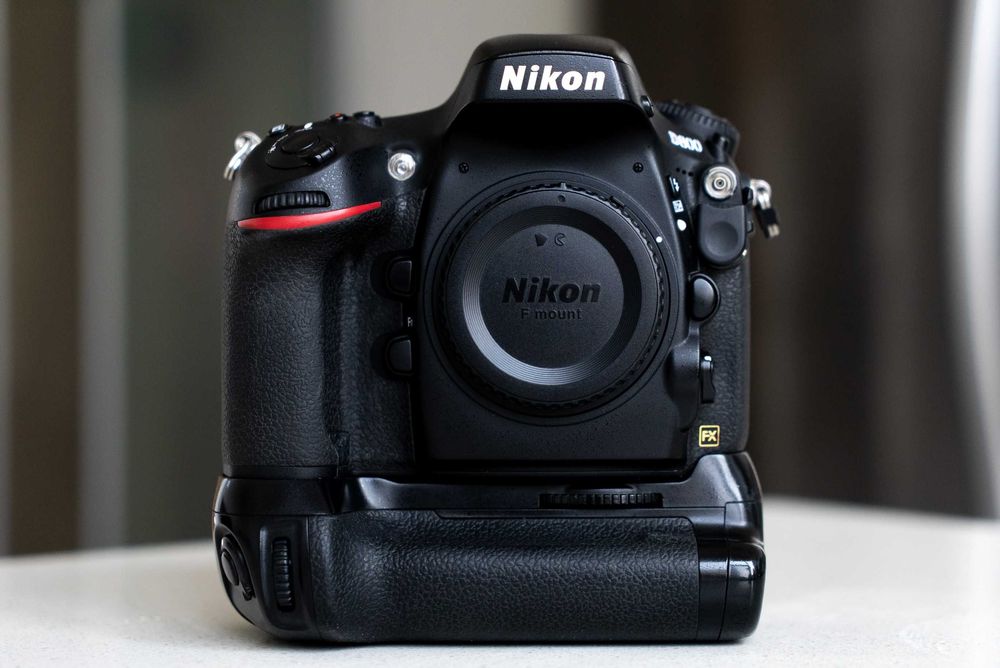 Камера Nikon D800 + бустер