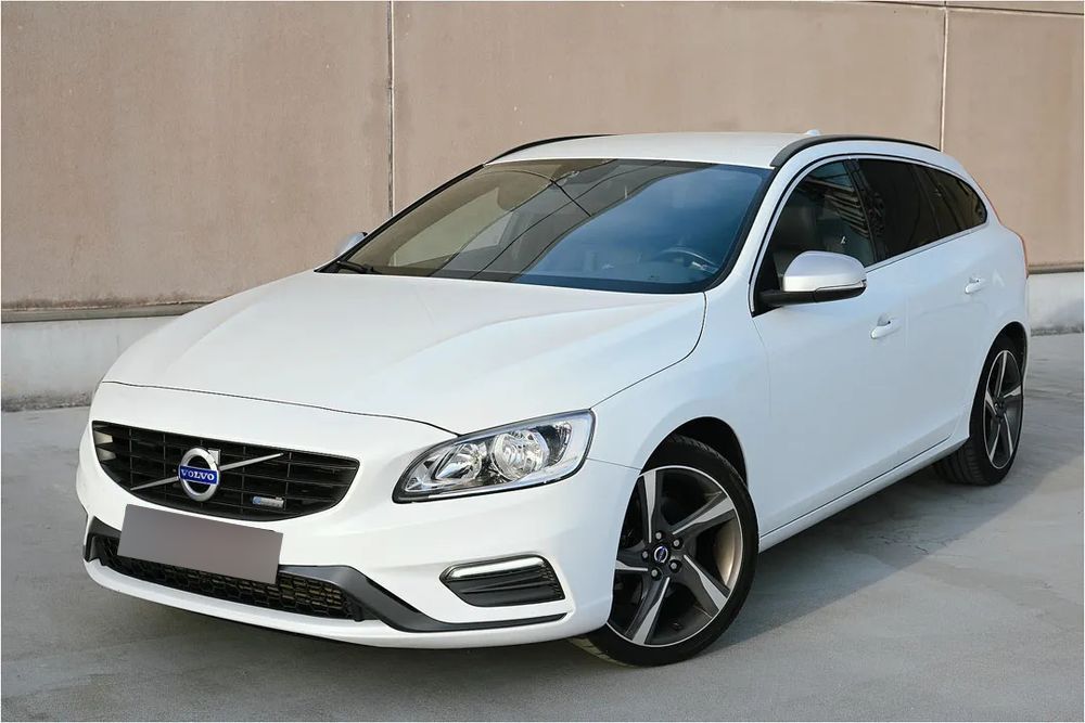 Volvo V60 D4 2.0 190KM R DESIGN Klimatronik Navi PDC Skóry Nowe Hamulce Jak NOWY