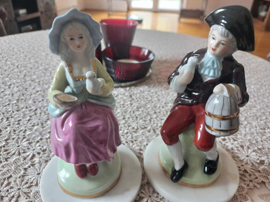 Figurki Cdc Rokoko 1720 80 dziewczyna i chłopiec z gołębiami