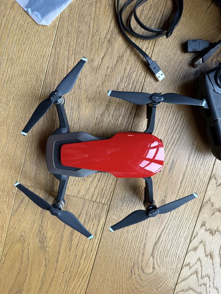 Dron z kamerą DJI mavic air z całym zestawem, pokrowce, kable itd