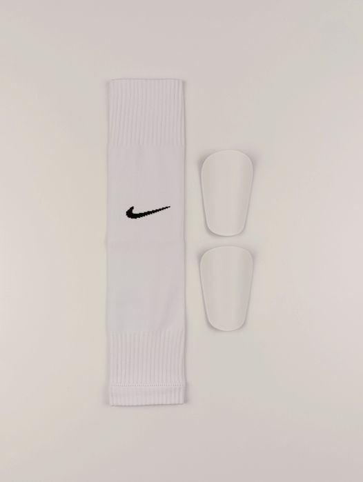 Футбольний комплект (гетри-обрізки Nike + щитки)