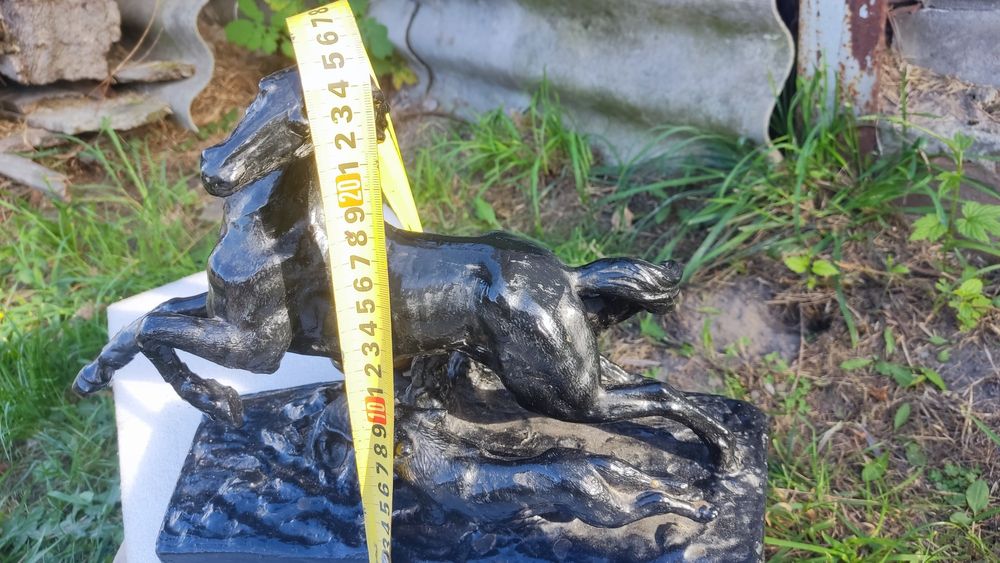 Металевий  кінь висота 30 см, довжина 40 см