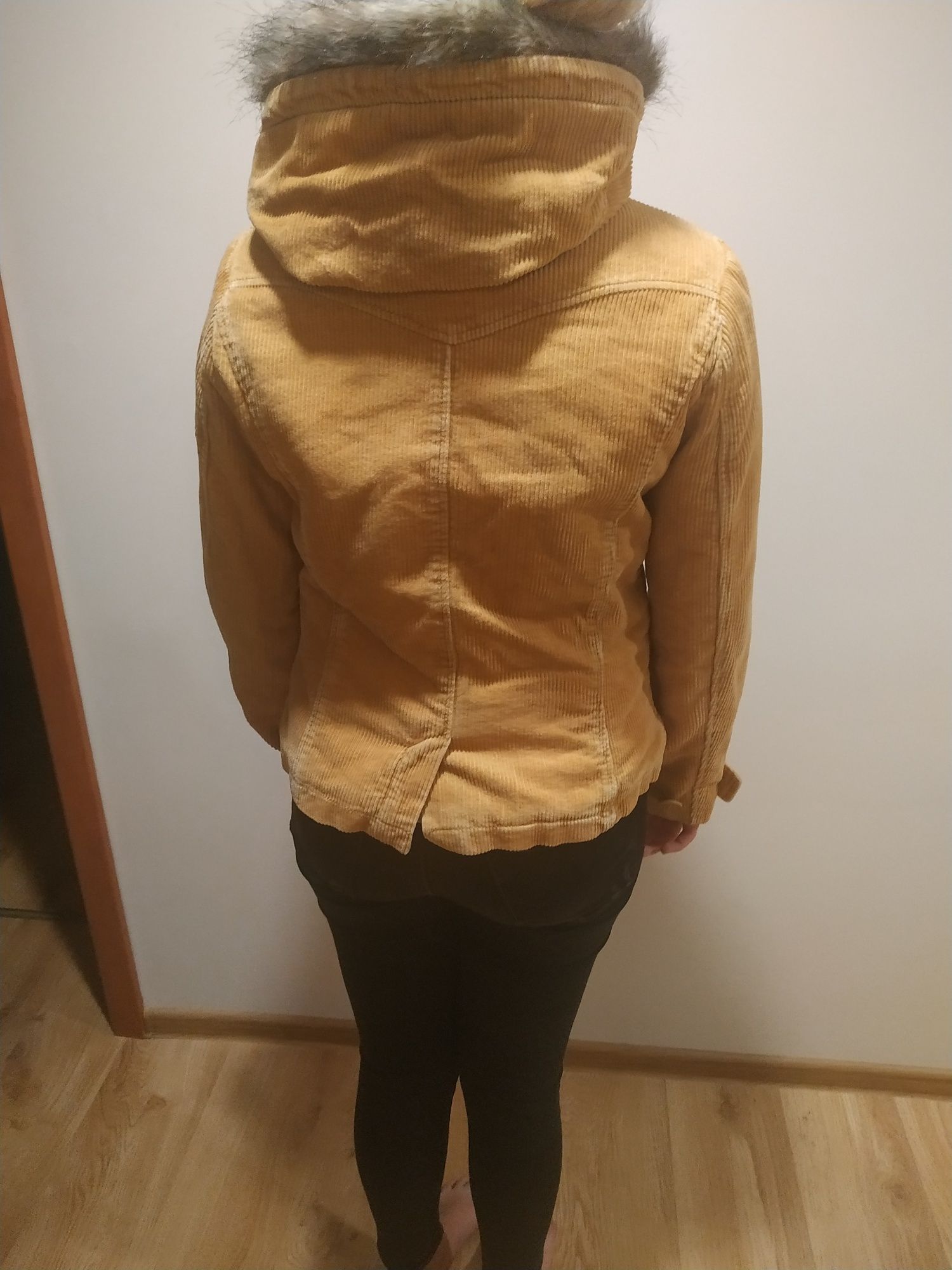 Kurteczka sztruksowa H&M