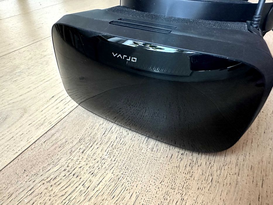 Varjo Aero okulary VR + kontrolery Valve Index + 2 stacje bazowe