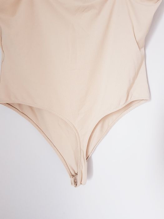 Nowe z metkami beżowe body na ramiączka Bershka XL