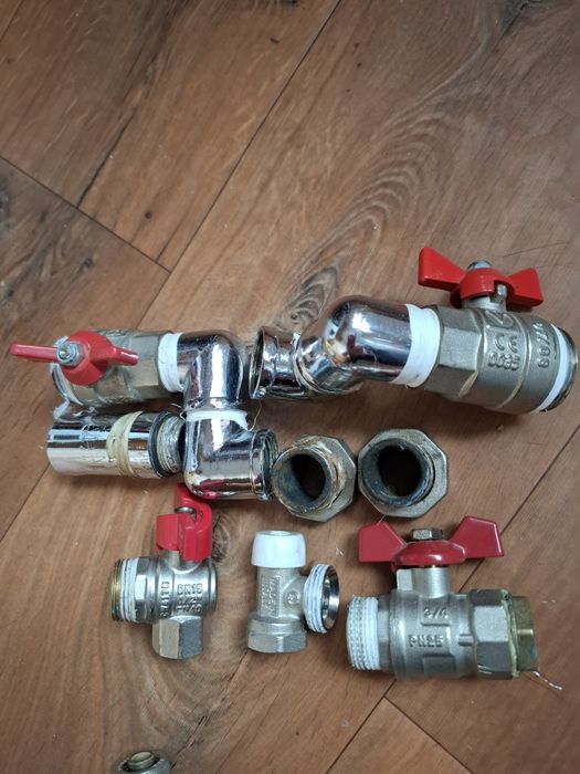 Продам крани і сантехніку