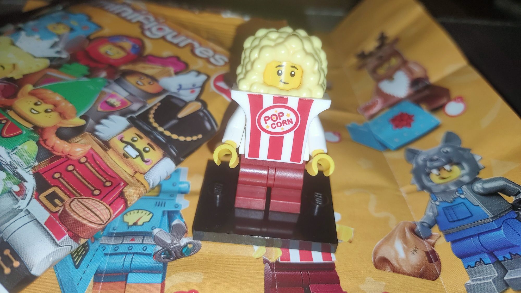 Lego minifigures z serii 23 Popcorn