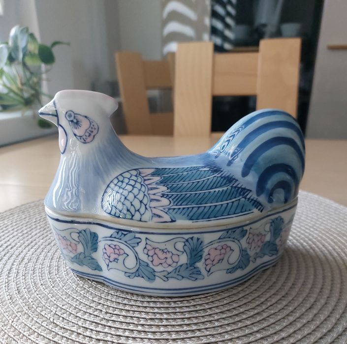 Błękitna porcelanowa kura