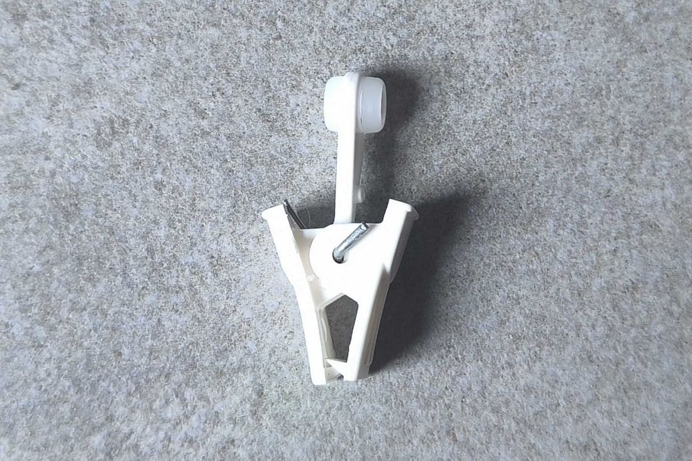 Żabki, klamerki z rolką - na firany do szyny sufitowej Białe. 27 sztuk