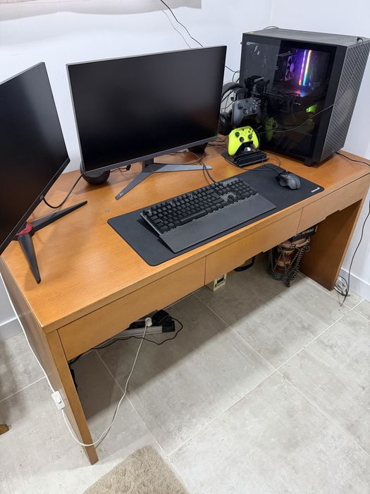 Secretaria em madeira maciça