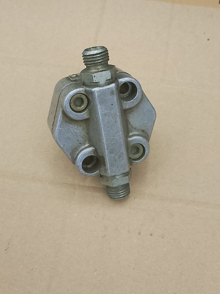 Pompa zębata ostra do traktora widłaka  1967r VEB Karol Marks