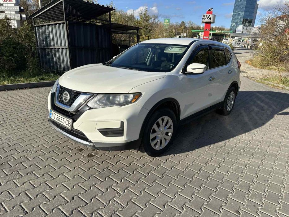 Nisan roge в хорошому стані конфетка а не машина.