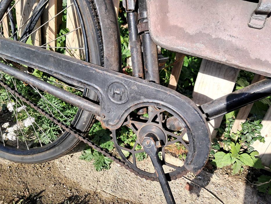 Stary szwajcarski rower wojskowy