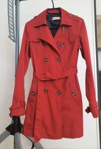 Czerwony płaszcz Camaieu