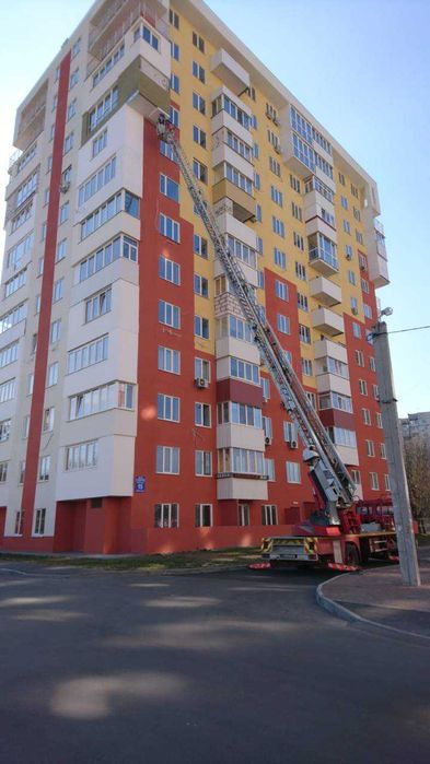 Аренда автовышки 17, 22, 30, 32 м. Услуги автовышки с электриком
