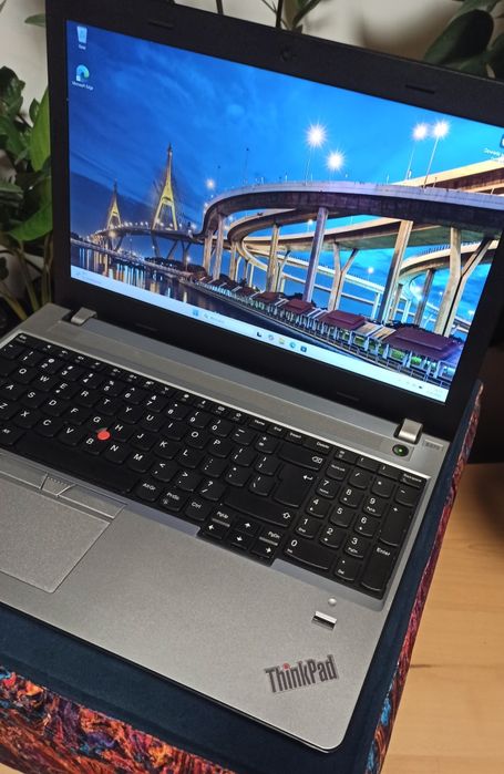 B.ładny Lenovo ThinkPad E570 i5/16GB RAM/dyski 750GB/15,6 FHD/win 11