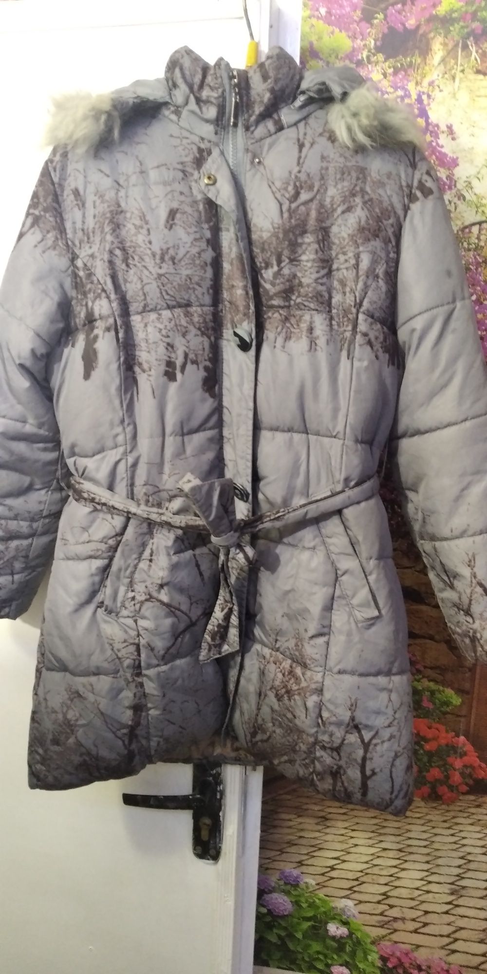 Зимняя детская куртка- пуховик б/у для девочки.