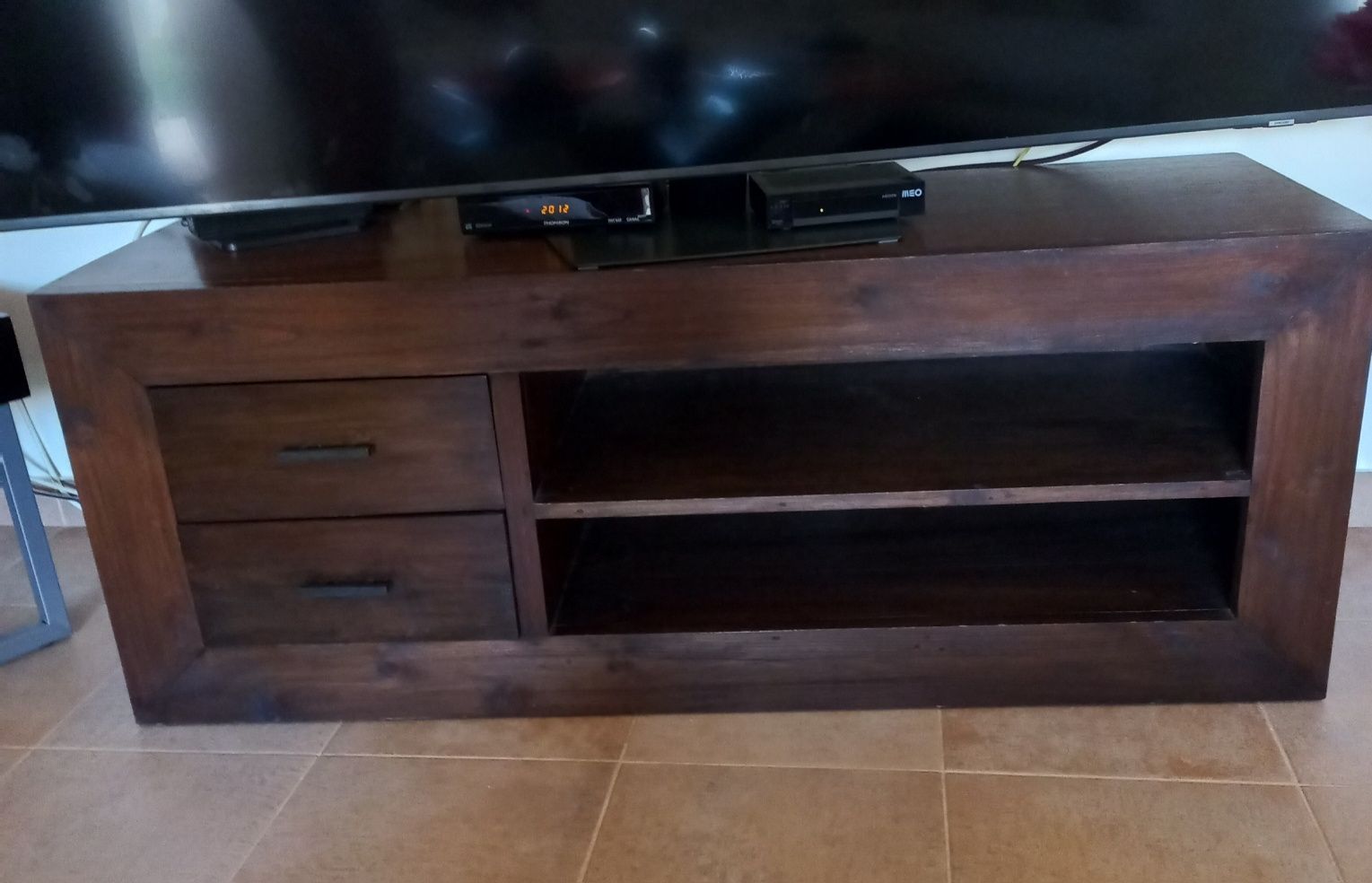 Movel tv em madeira maciça