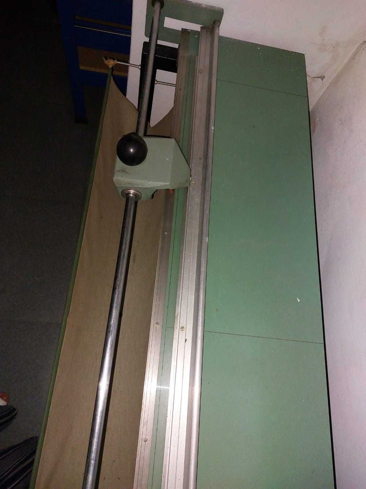 Guilhotina grande formato (130cm) com bancada/suporte