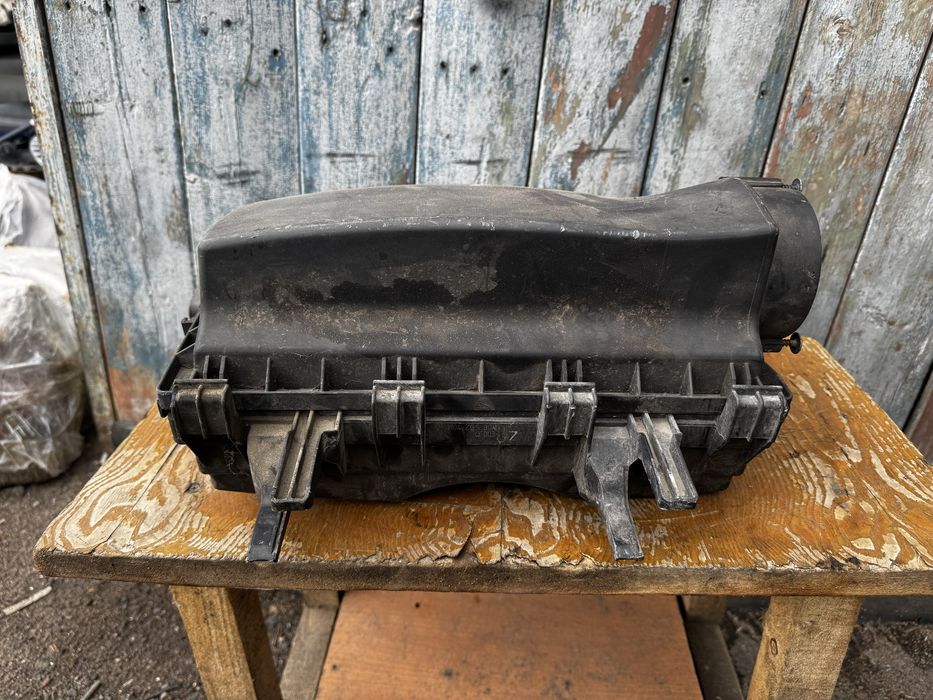 Корпус воздушного фильтра Volkswagen Crafter