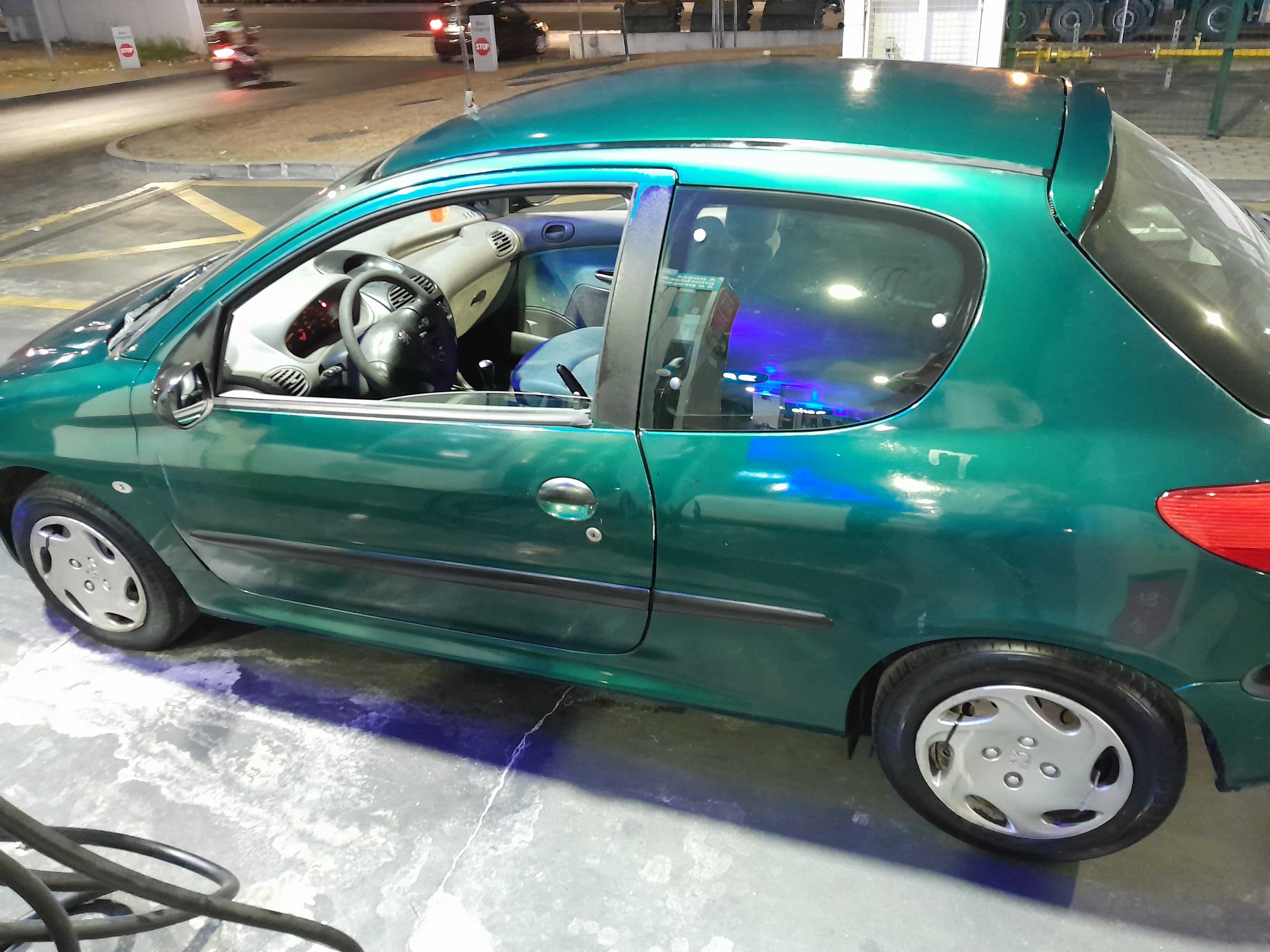 Peugout 206 1.1 gasolina ano 99