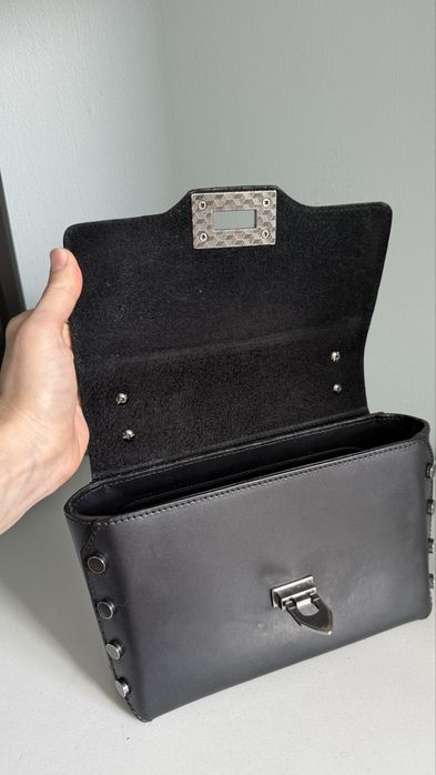 Чорна жіноча сумка з натуральної італійської шкіри