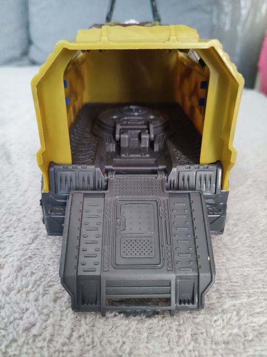 Військова машинка (з рухливими деталями)