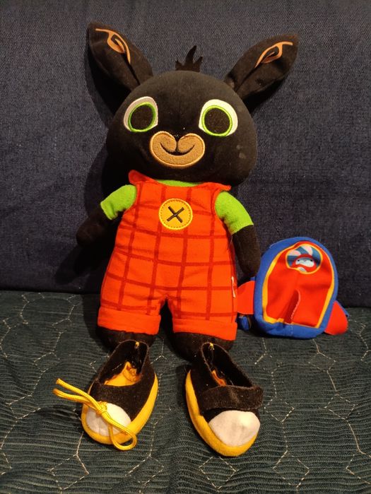 Bing maskotka z plecakiem i butami