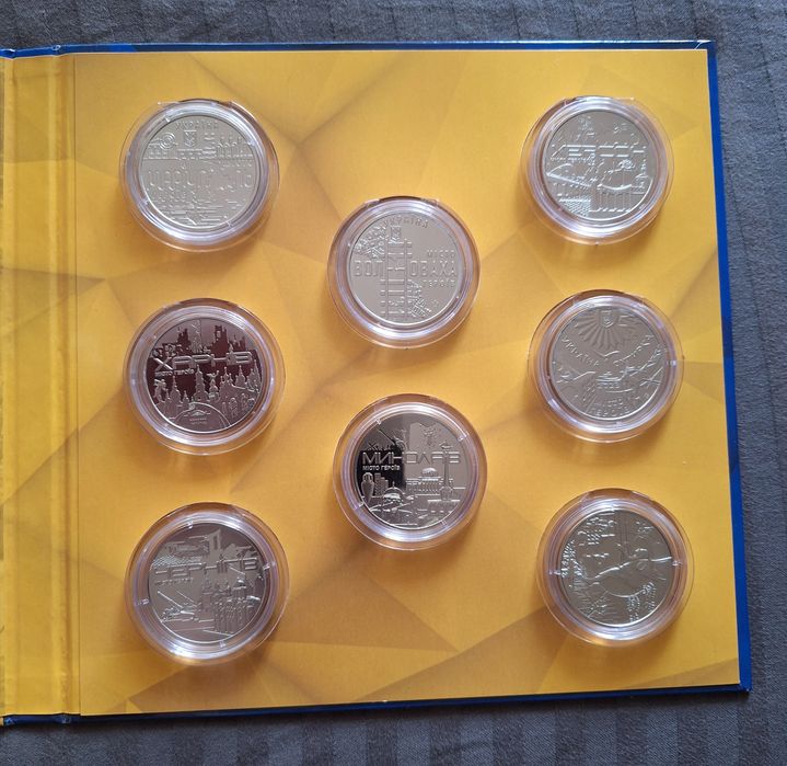 РОЗПРОДАЖ. Міста Героїв УКРАЇНИ. Твердий альбом об'єднує 8 пам'ятних м