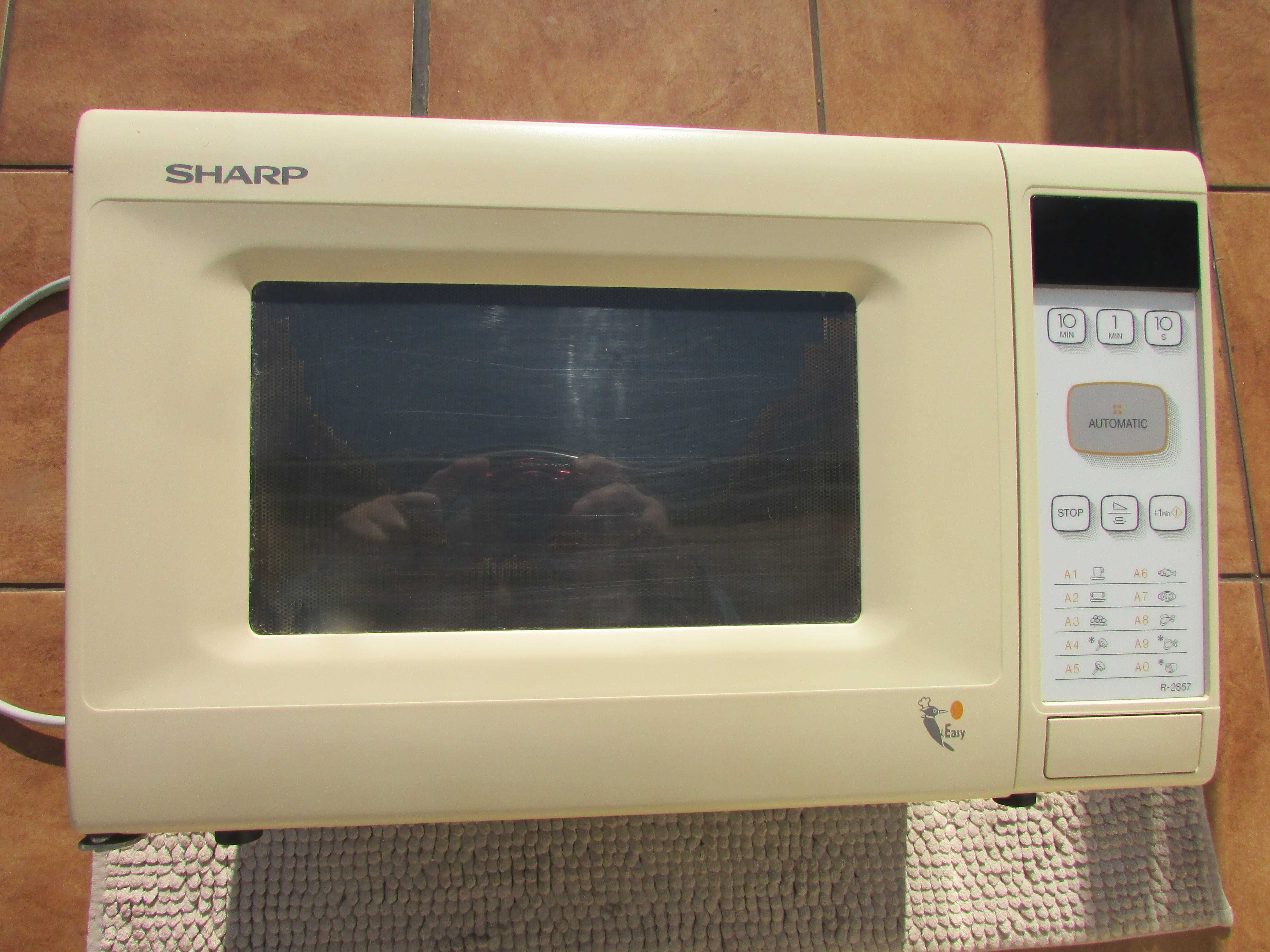 Kuchenka mikrofalowa Sharp R-2S57