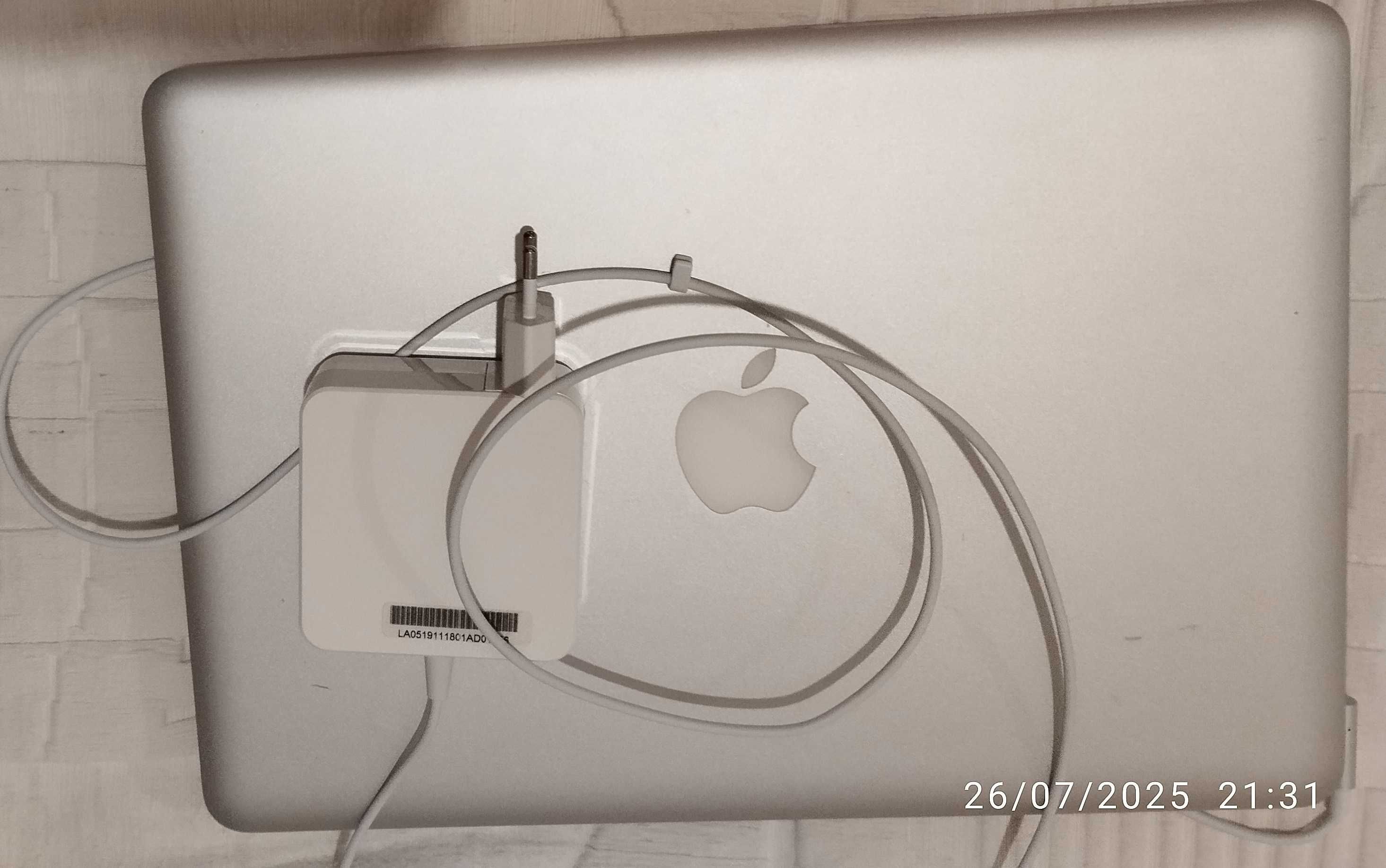 Apple MacBookPro, Intel i7, 8GB RAM, HDD 750GB, 13.3", DVD, 2xUSB