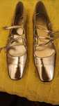 Sapatos prateados tipo