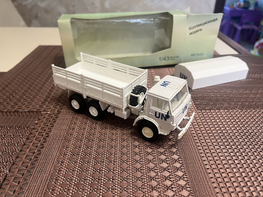 Модель Камаз-4310 UN + родная коробка Масштаб 1/43