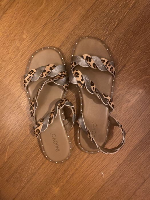 Sandálias leopardo