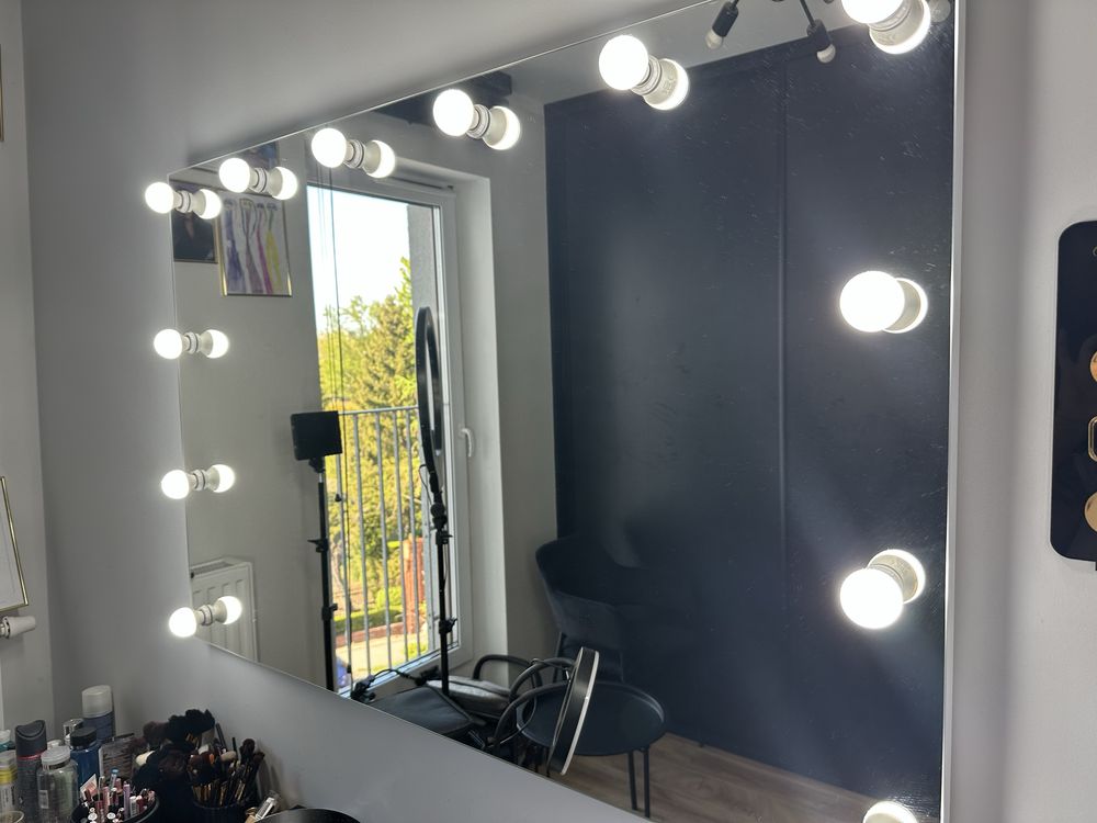 Lustro z oswietleniem led.