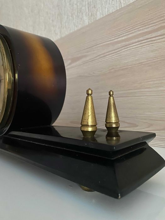 Продам старинные часы Весна