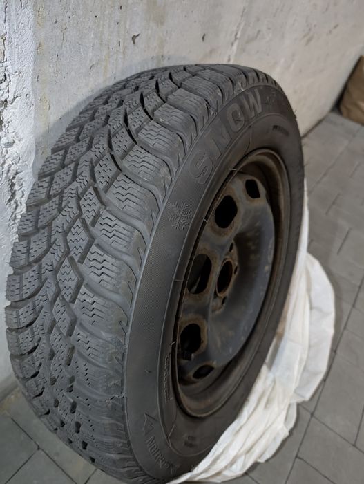 Koła z oponami zimowymi 185x65 r15 golf 4 ,stalowe felgi.