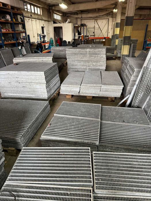 Krata WEMA z rozbiórki regałów magazynowych  Oczka 35x10 wysokość 40mm