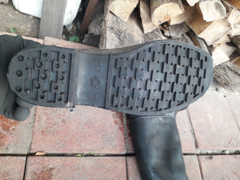 Сапоги резиновые!!!