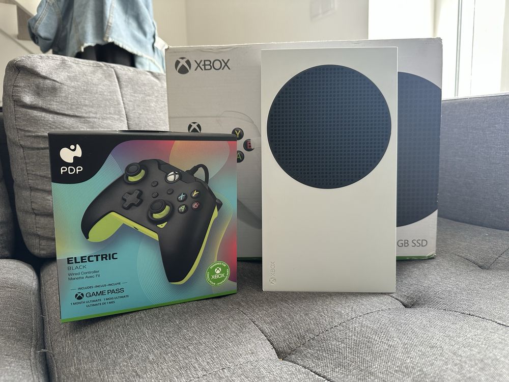 Xbox Series S 512GB + 1 Comando