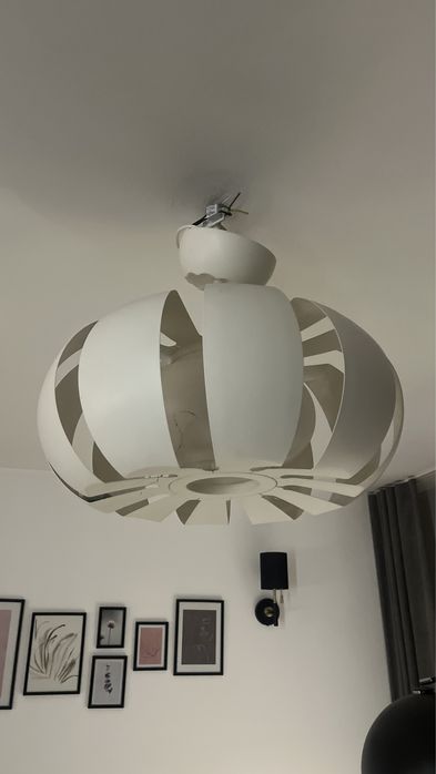 Lampa wiszaca biaka stan b,dobry
