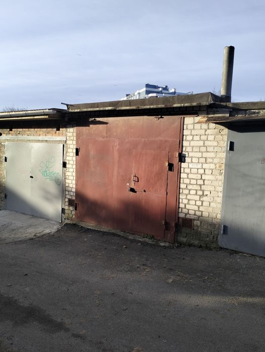 Гараж в АК- 17 по вул.Київській .ВЛАСНИК