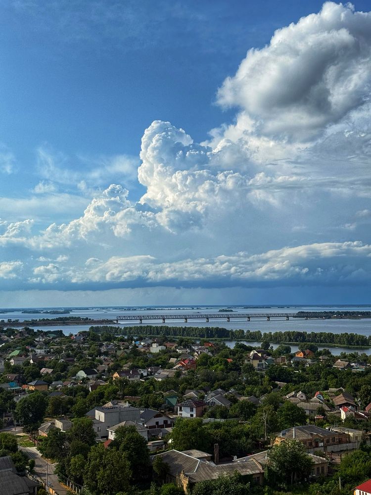 Продаж ВИДОВОЇ 2к.кв в центрі міста!